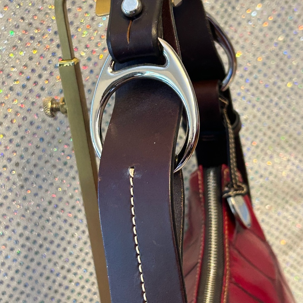 Dooney & Bourke Red Croc-Embossed Shoulder Bag Approx.. 12 x 6.5 x 4 - Picture 8 of 17